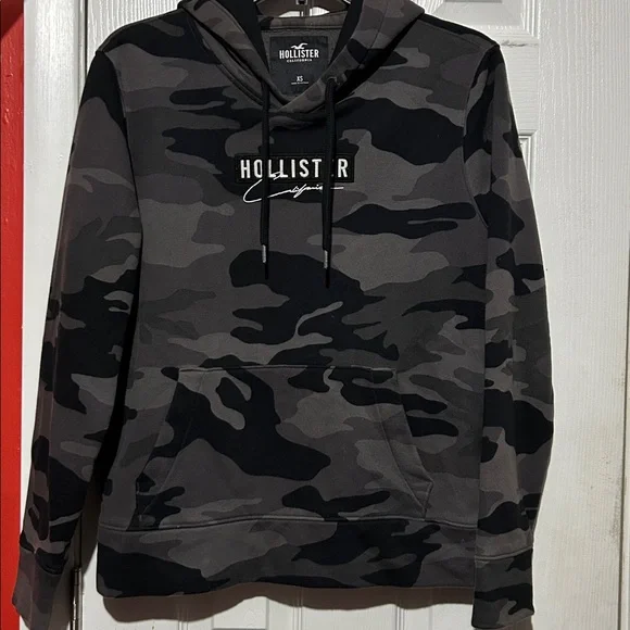 Hollister Black and Gray Camouflage Sweatshirt - Picture 3 of 4